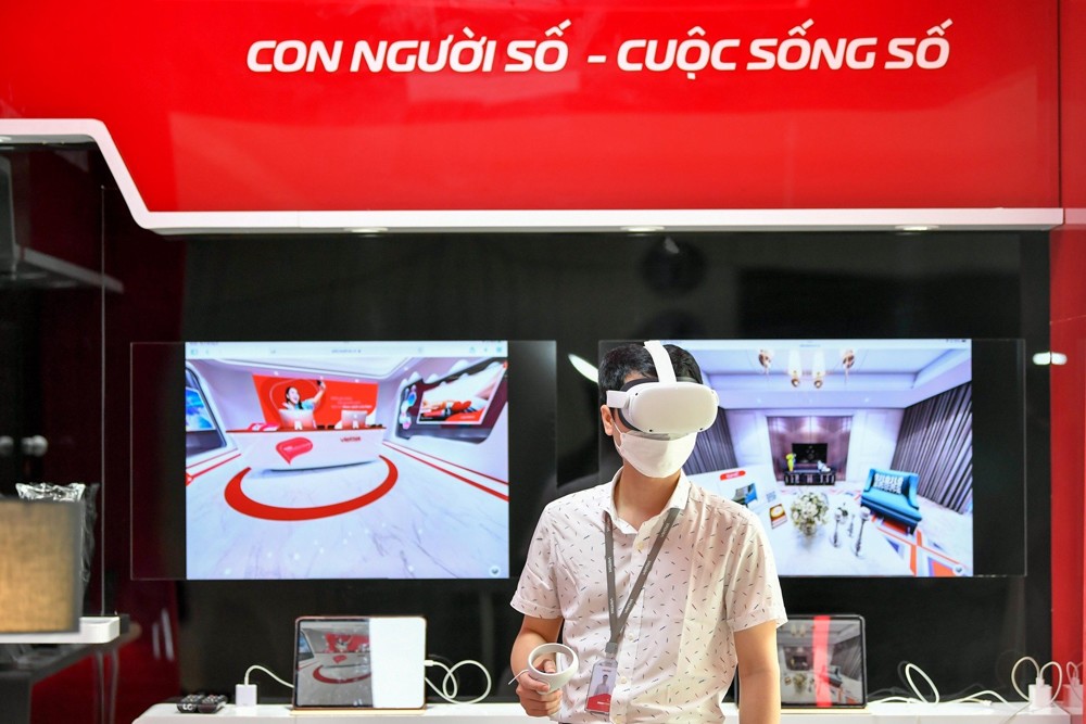 ADT---Doanh-nghiep-tien-phong-ve-cong-nghe-tuong-tac-tai-thi-truong-Viet-1-1692931980-102-width1000height667