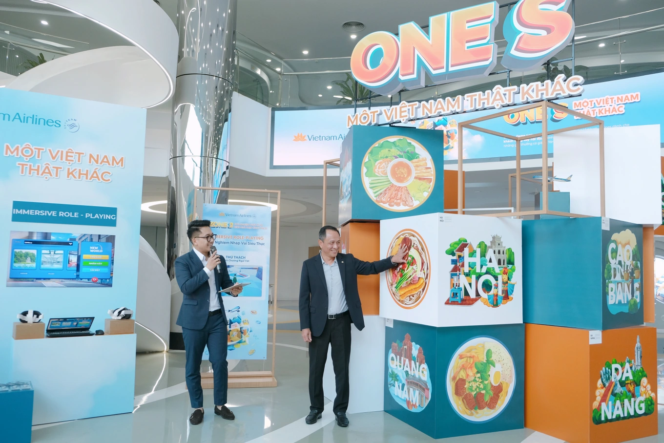 hinh-7-tram-van-hoa-outpost-dau-tien-ha-noi-duoc-khai-mo-tai-su-kien-1711590740225